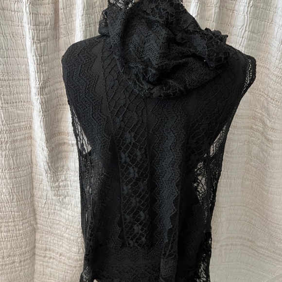 Black lace vest - Picture 3 of 4